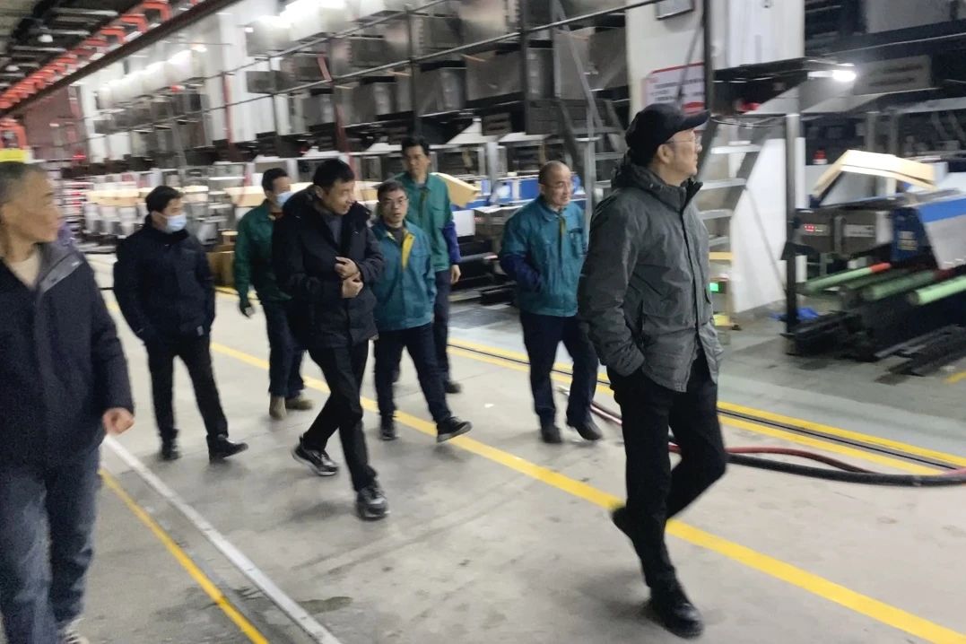 Changshu Polyester voert veiligheidsinspecties uit voordat ze het werk hervatten
