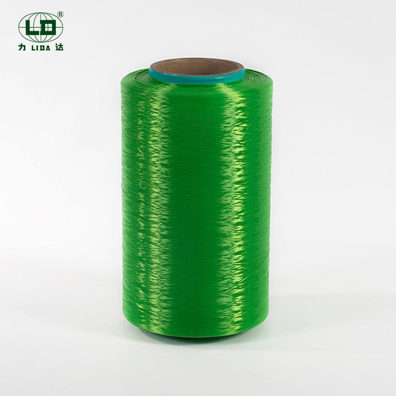 Wat zijn de eigenschappen en kenmerken van hoogwaardig en lage krimpkleurige polyester-gloeidraad (inclusief vlamvertragingsfilament)?
