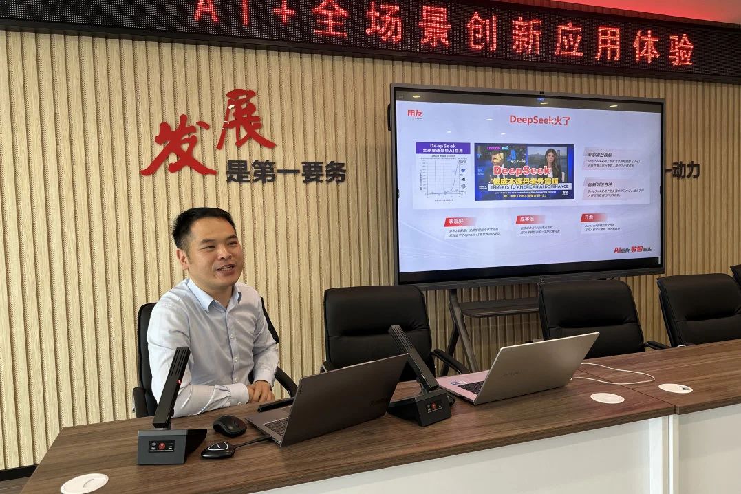 Changshu Polyester hield de activiteit van 