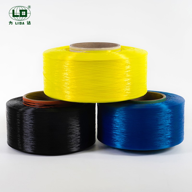 Waarom vervaagt anti uv polyester dope geverfde filamentgaren niet in de zon?